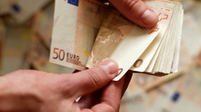 Επίδομα σε ευάλωτους: Ποιοι θα πάρουν πριν το Πάσχα έως 300 ευρώ