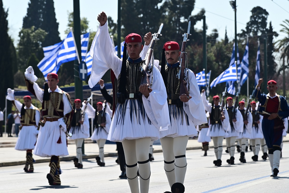 Επέτειος 25ης Μαρτίου: Μεγαλειώδης και εντυπωσιακή η στρατιωτική παρέλαση στην Αθήνα