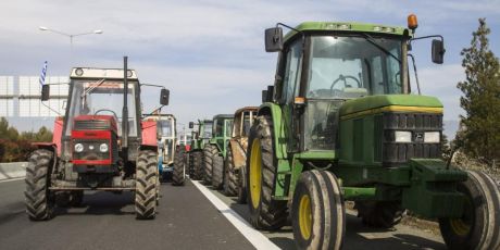 Οι αποτυχίες της ΕΕ βγάζουν στους δρόμους τους αγρότες