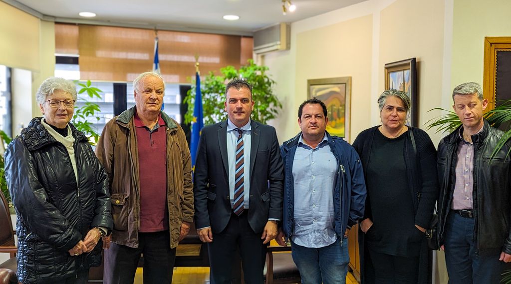 Ο δήμαρχος Λάρισας κ. Θανάσης Μαμάκος με τον Σύλλογο Γονέων & Κηδεμόνων ΑμεΑ