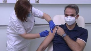 Εμβολιάστηκε ο πρωθυπουργός Κυριάκος Μητσοτάκης